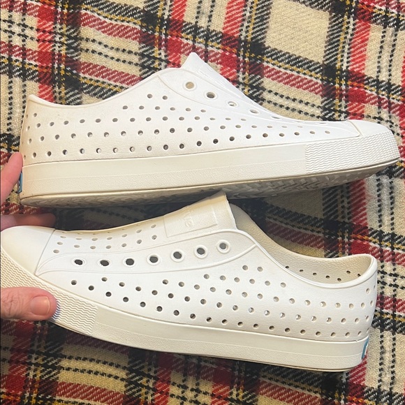 Native UNISEX White Perforated Slip-On Sneakers size 9 MENS or size 11 WOMEN’s - Picture 3 of 10